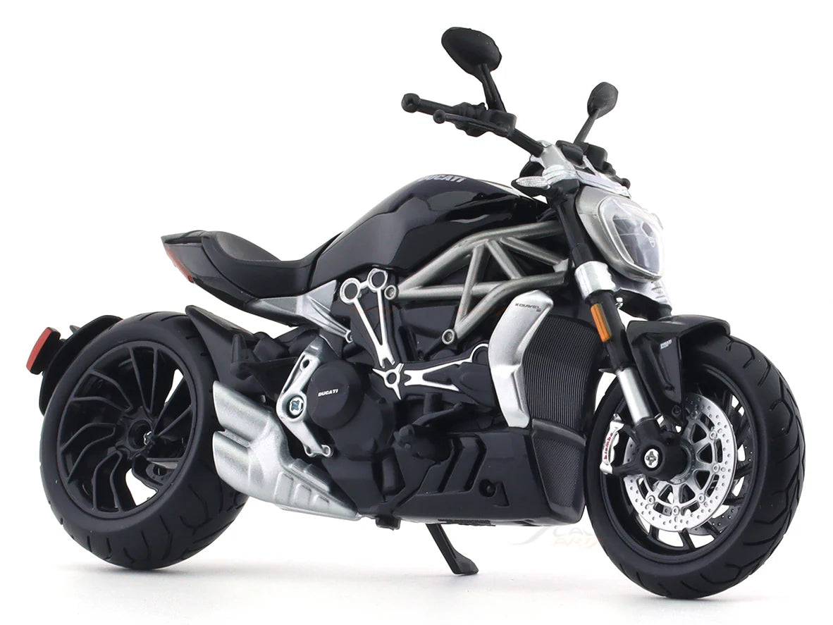 Maisto Ducati Diavel Carbon Maquette de Moto moulée sous Pression Échelle 1/12, Coleurs Assorties