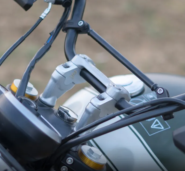 ZANA Offset Handlebar Riser for Triumph Scrambler 400 – Silver