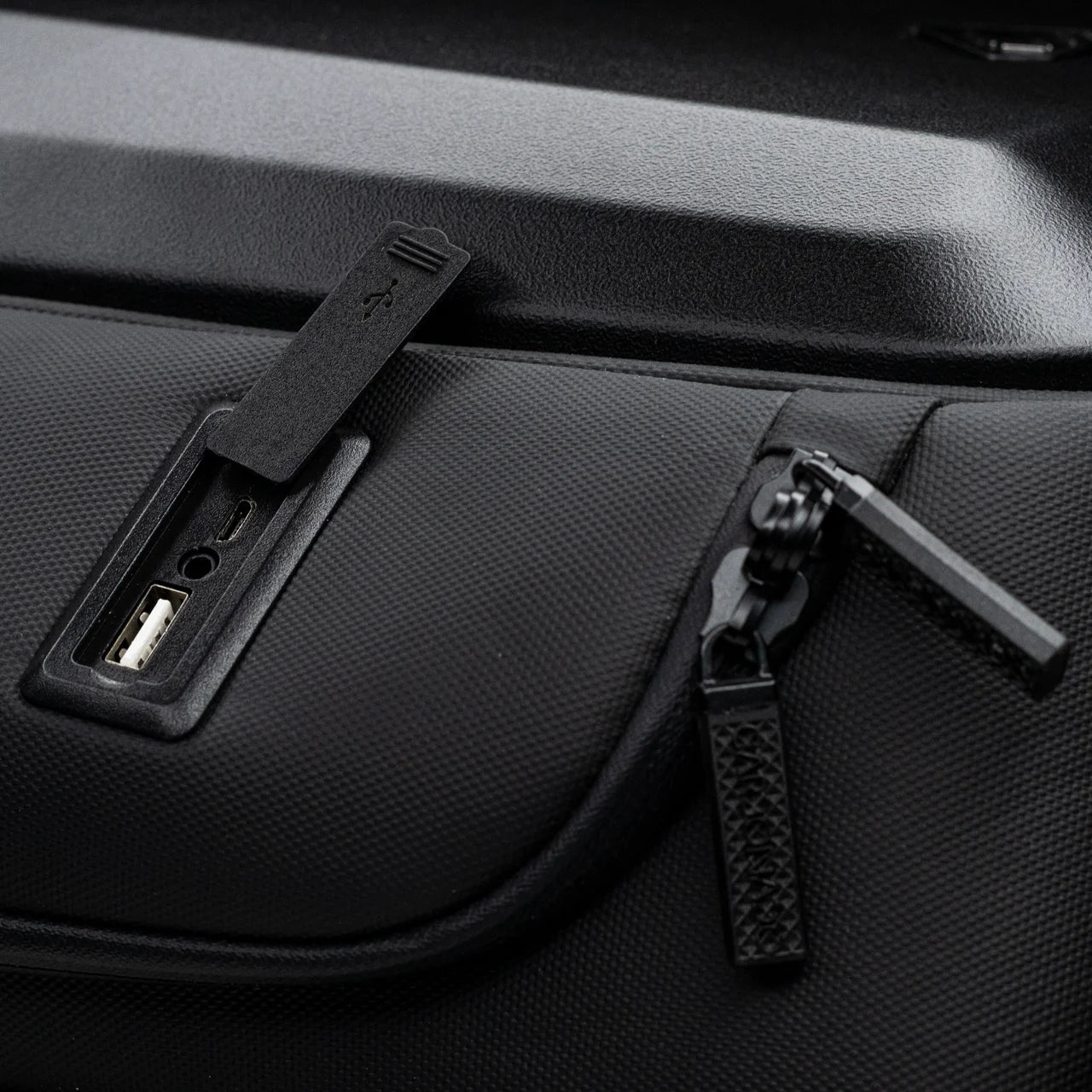 GT3 Midnight Black Back Pack Carbonado