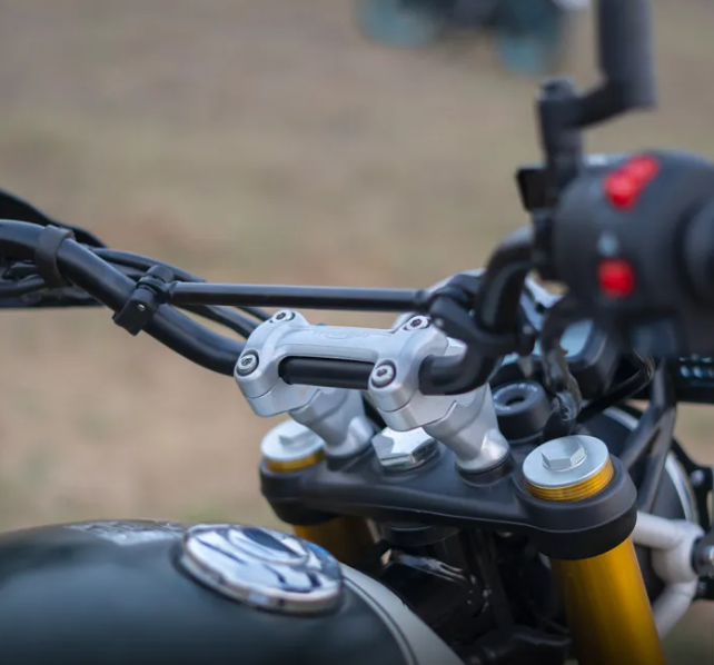 ZANA Offset Handlebar Riser for Triumph Scrambler 400 – Silver